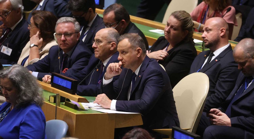 O ministro polaco dos Negócios Estrangeiros, Zbigniew Rau, e o presidente do país, Andrzej Duda, durante a 77ª sessão da Assembleia Geral das Nações Unidas, em Nova Iorque. 
