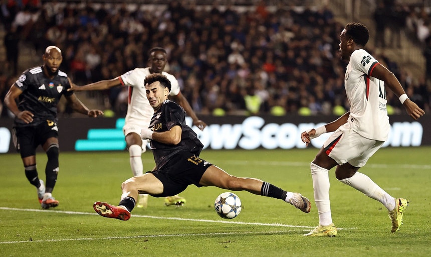 Imagem de Chelsea surpreendido em Baku, Pafos faz história