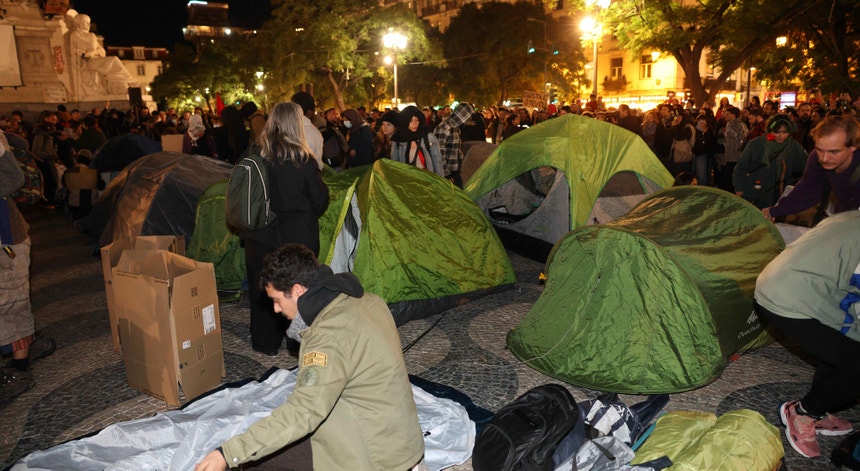 Imagem de PSP ordena a manifestantes que retirem tendas do Rossio