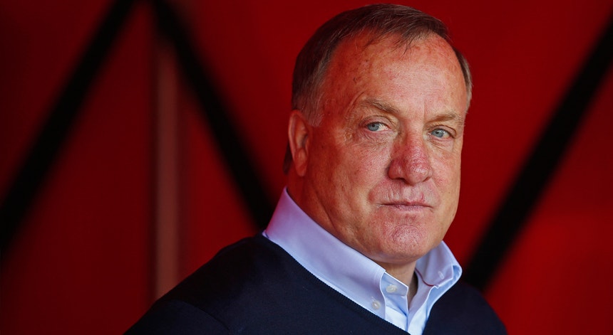 Imagem de Dick Advocaat deixa comando do Curaçau