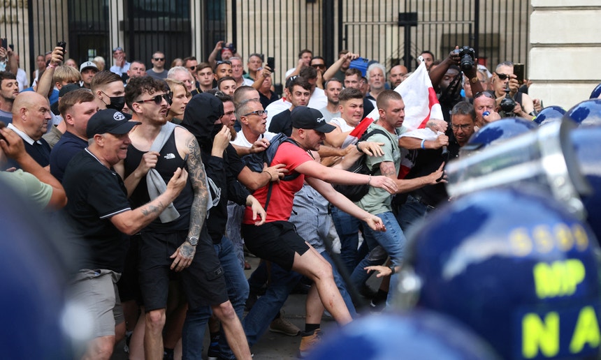 Londres. Confrontos entre manifestantes e polícia 
