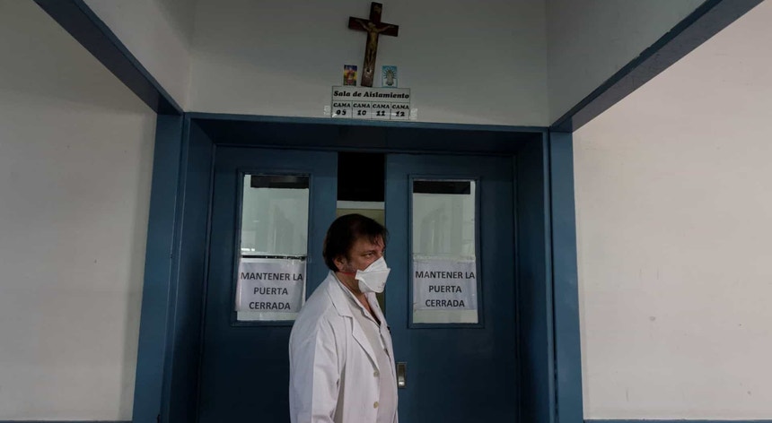 A Argentina procura fechar as portas ao novo coronavírus mas os números contrariam as intenções
