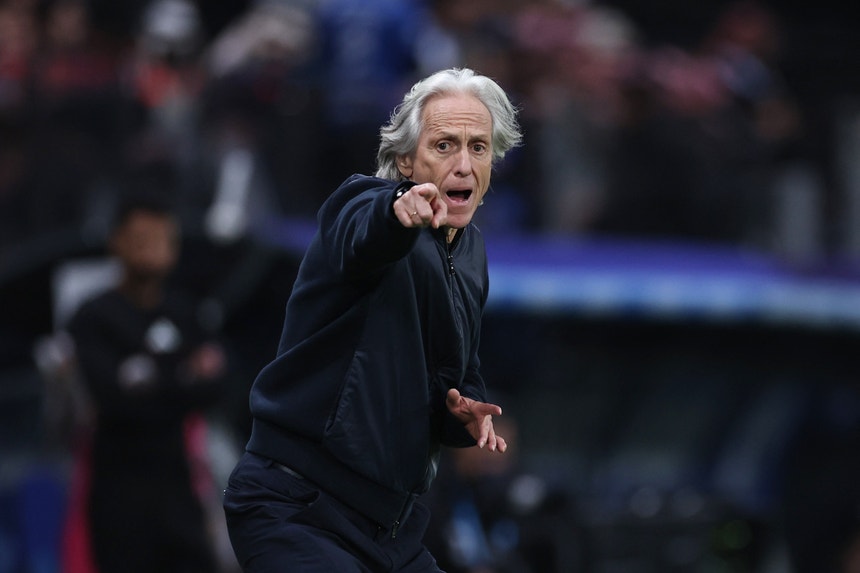 Jesus diz ser natural refrescar seleção mas não é "burro" para mudar a equipa de um dia para o outro