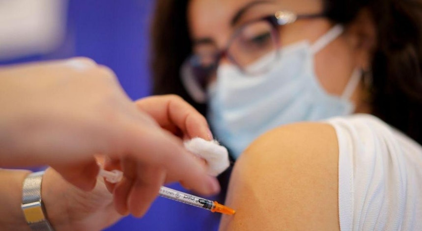 Os jovens com 16 ou mais anos podem autoagendar o seu vacinamento
