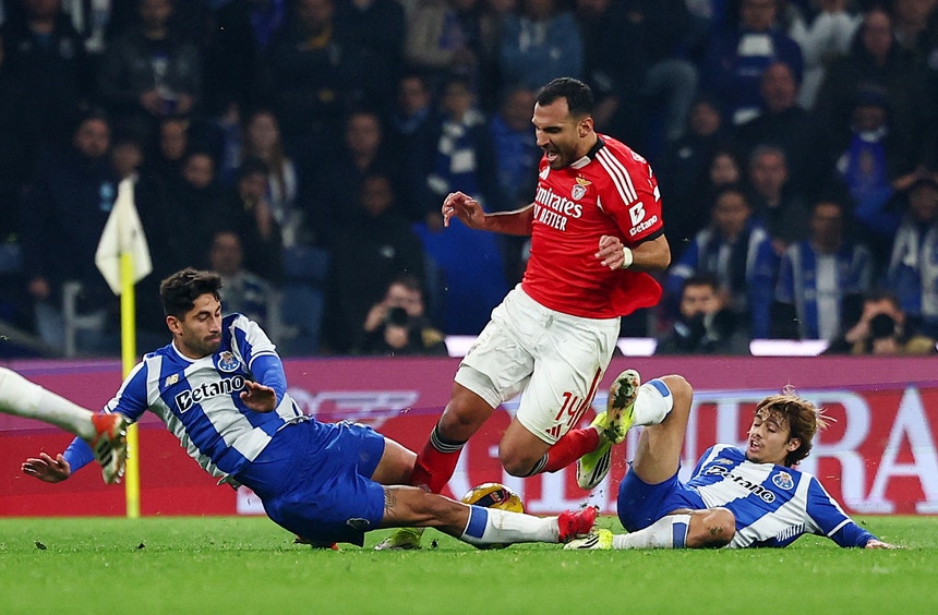Imagem de Benfica-FC Porto. Um fim-de-semana com clássico entre o desespero ‘encarnado’ e o desconforto ‘azul e branco’