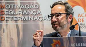 Jorge Moreira da Silva aponta à maioria absoluta na Madeira e Açores
