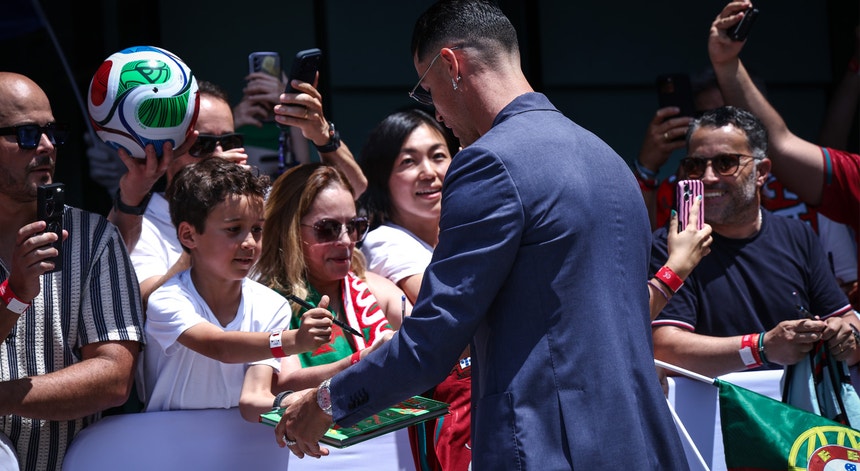 Imagem de Cristiano Ronaldo acredita numa geração que quer “dar muitas alegrias”