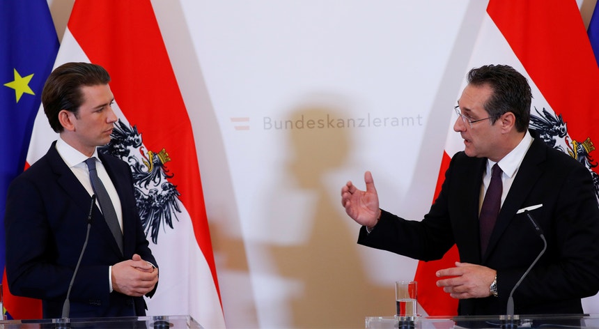O anúncio de eleições antecipadas na Áustria seguiu-se à renúncia do vice-chanceler Heinz-Christian Strache (à direita na fotografia)
