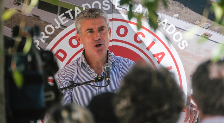 Imagem de Carneiro quer que Governo esclareça se há problemas nas reservas estratégicas de combustíveis