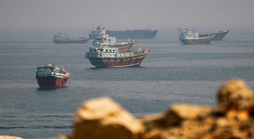Ouvidas explosões perto do Estreito de Ormuz após EUA anunciarem novos ataques