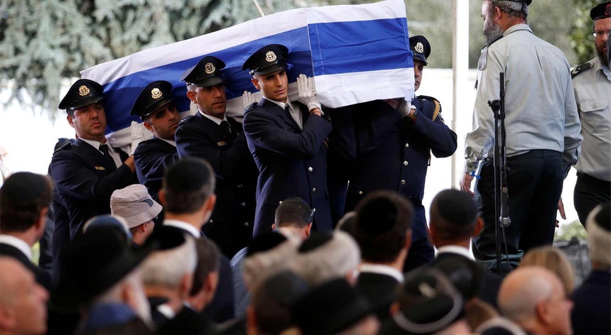 Com honras de cerimónia de estado, Shimon Peres permanece agora no cemitério nacional de Mount Herzl, em Jerusalém
