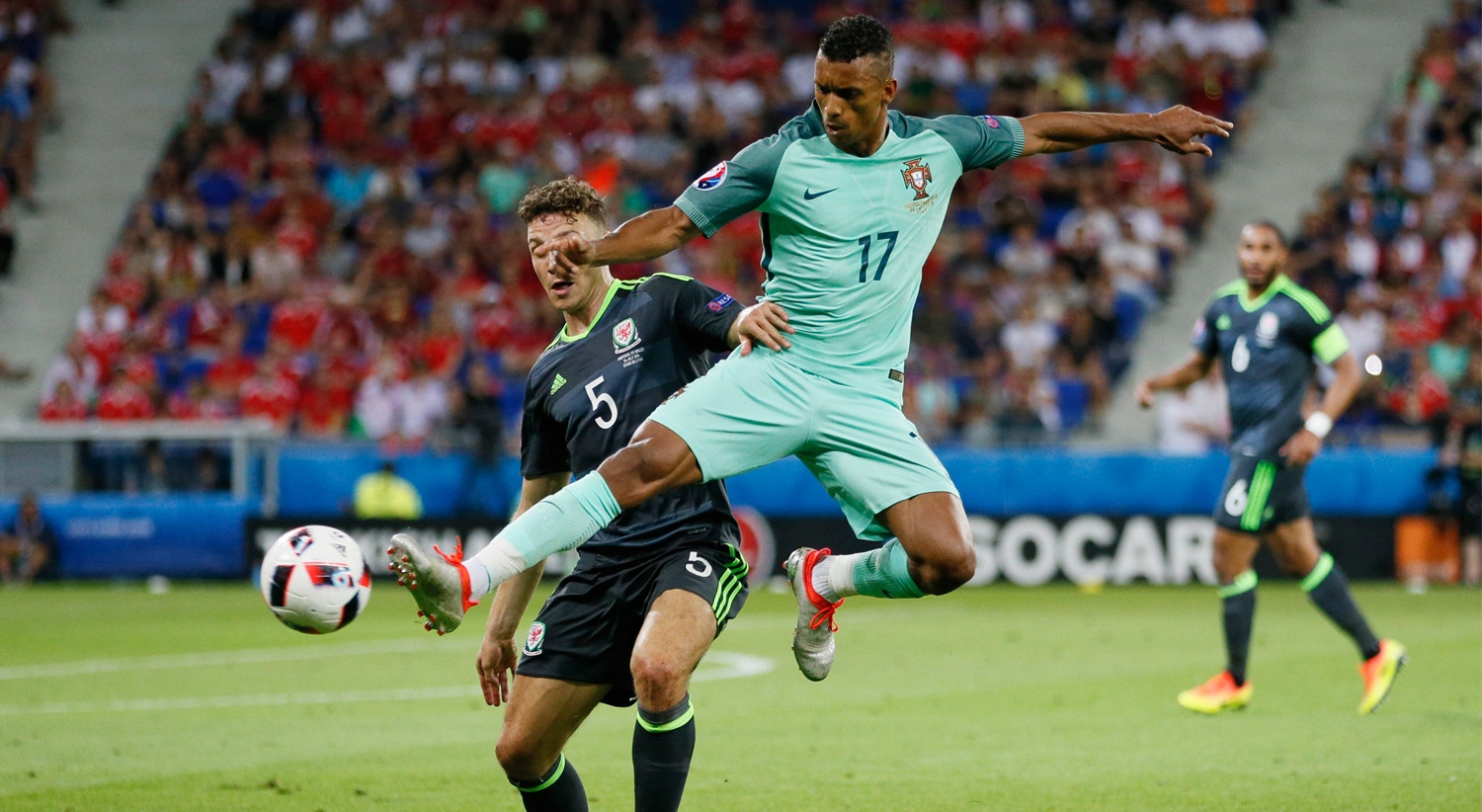  Kai Pfaffenbach &ndash; Reuters 