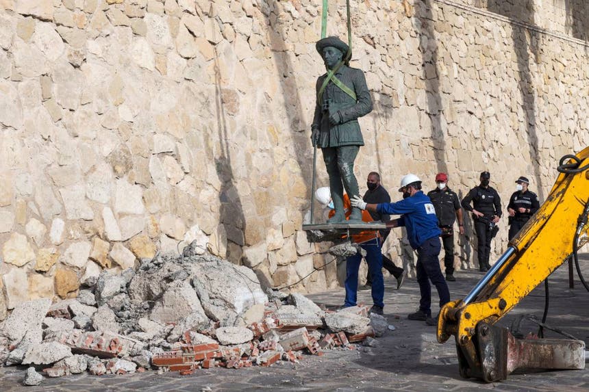 España.  Finalmente la estatua de Franco fue trasladada a un lugar público