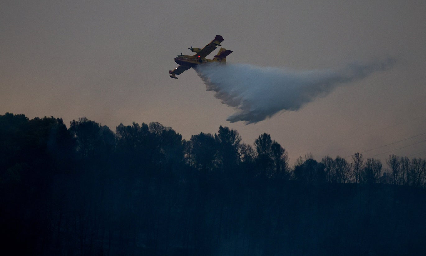 Portugal envia dois aviões e uma equipa para combater fogos em França