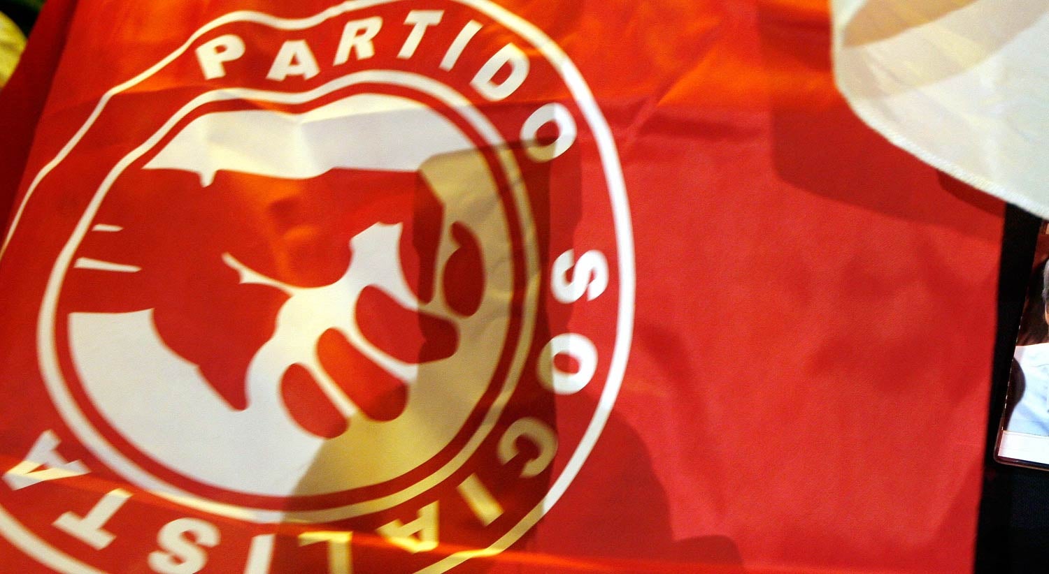 Mais de 300 militantes do PS recebem cartas com ordem de expuls�o