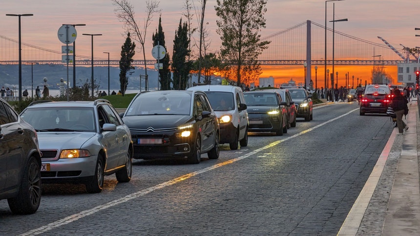 Imagem de Teletrabalho ou abrandar na estrada. AIE sugere medidas para reduzir consumo de energia