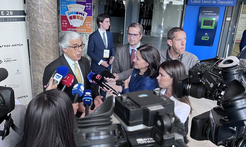 Imagem de Lei laboral: Aguiar Branco avisa que cabe aos políticos fazer reformas