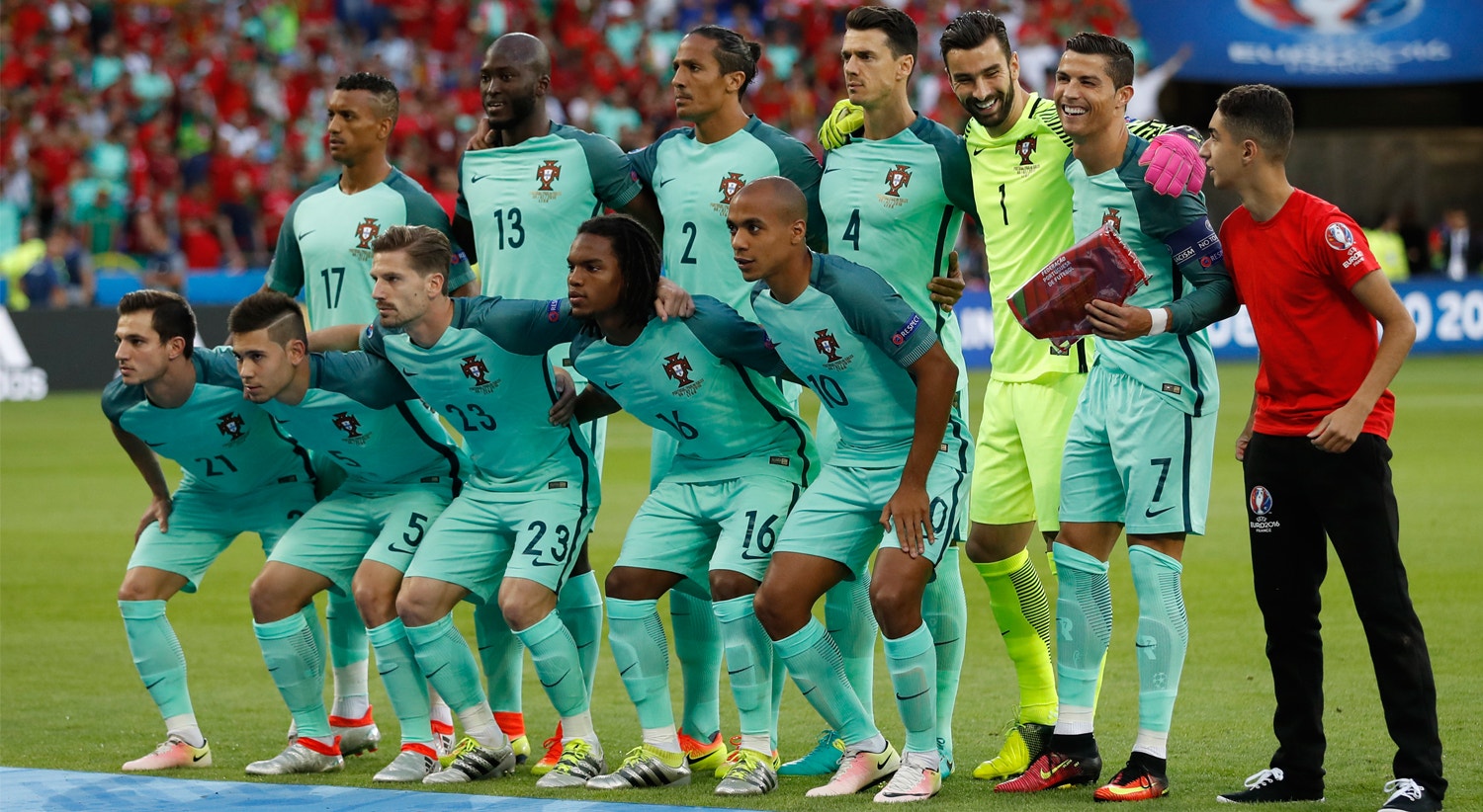  Carl Recine - Reuters 