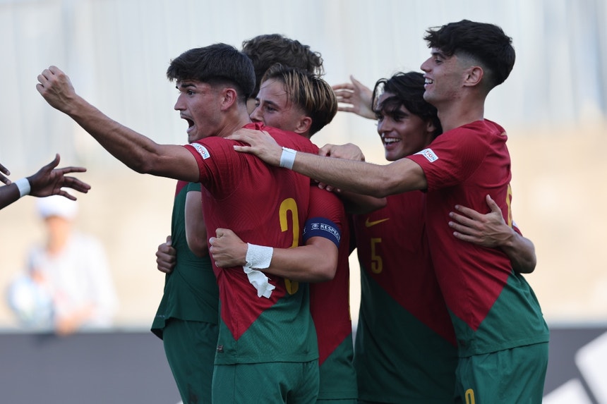 Entrada triunfante de Portugal no Europeu Sub-19 - Europeu Sub 19 - Jornal  Record