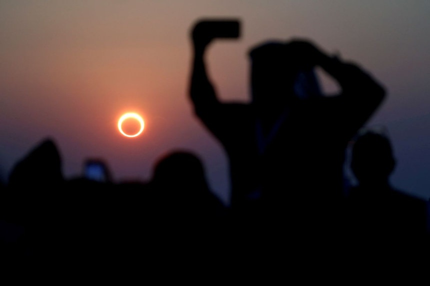 Imagem ilustrativa: Ordem dos Médicos pede avisos públicos para evitar danos na visão no eclipse so