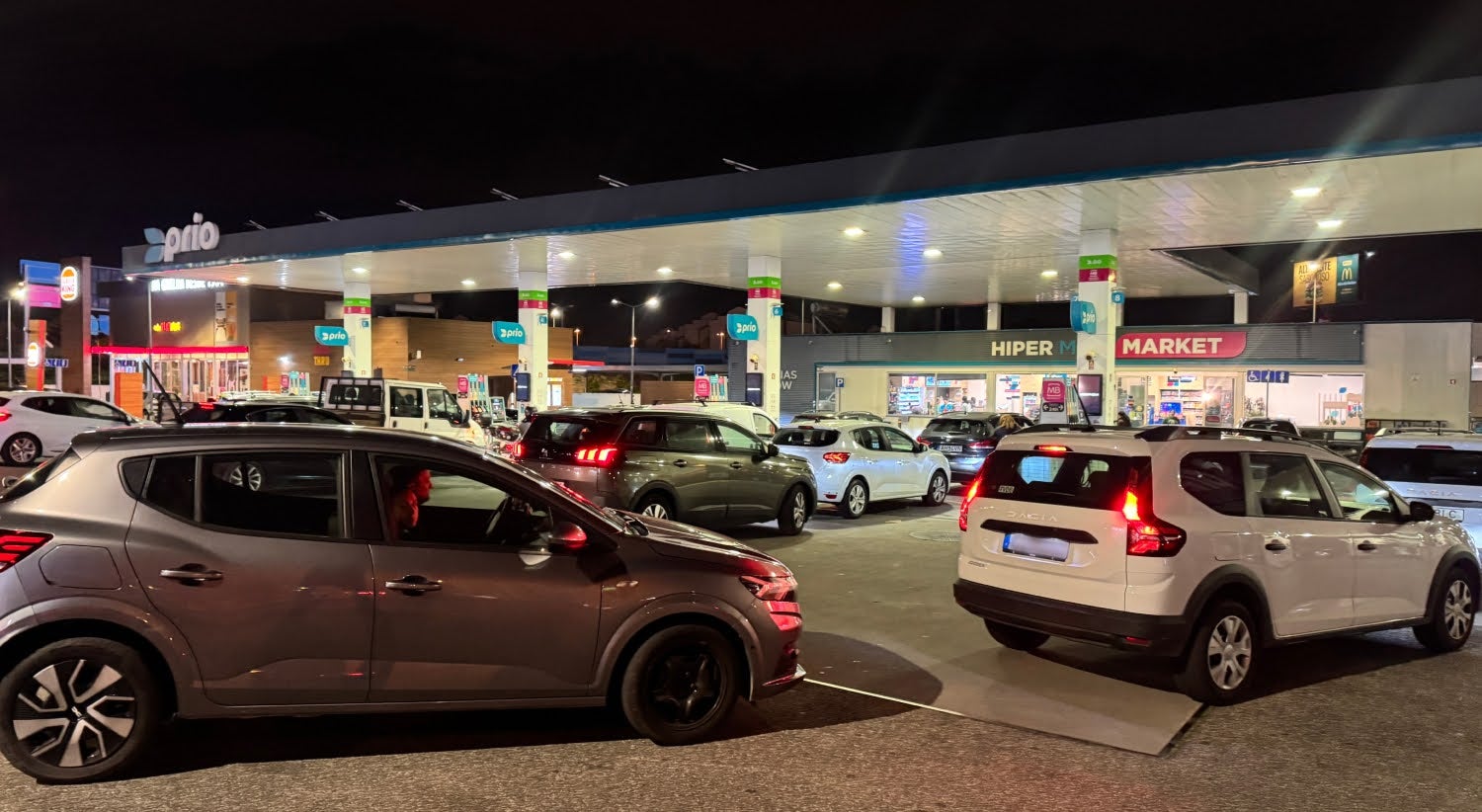 Litro de gasóleo baixa 5,5 cêntimos e de gasolina 3 cêntimos na próxima semana