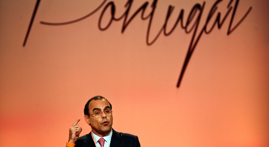 Imagem ilustrativa: Funeral de Nuno Morais Sarmento. Montenegro sublinha despedida difícil