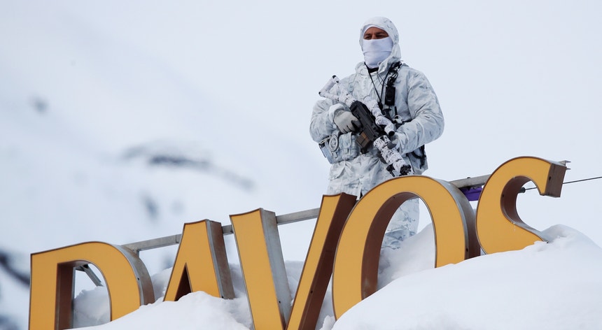 O Fórum Económico Mundial, na estância de Davos, na Suíça, decorre sob fortes medidas de segurança
