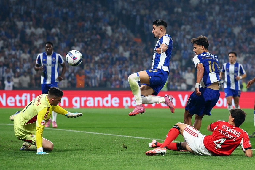 Imagem de FC Porto e Benfica enfrentam-se na Taça de Portugal se passarem Famalicão e Farense