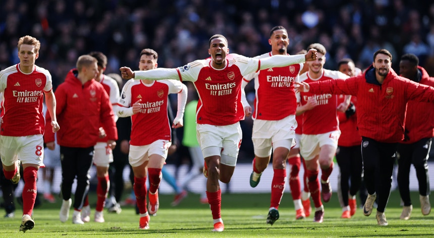 Arsenal prend le contrôle de la Premier League avec sa victoire sur son rival Tottenham