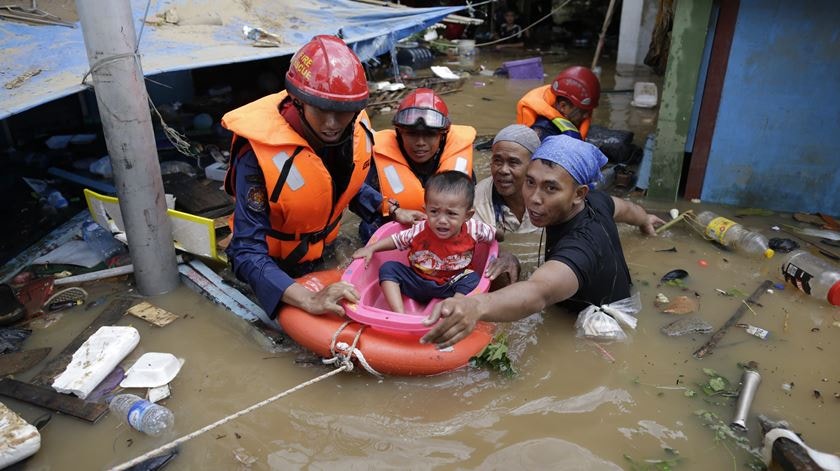 Inundações na Indonésia já mataram 50 pessoas