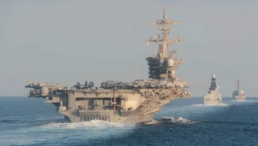 EUA mobilizam mais de 100 aviões, navios e 15 mil militares nas escoltas em Ormuz