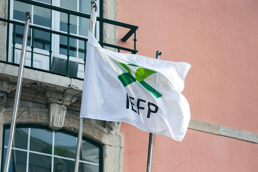 Número de desempregados nos centros de emprego cai 9,9% em fevereiro