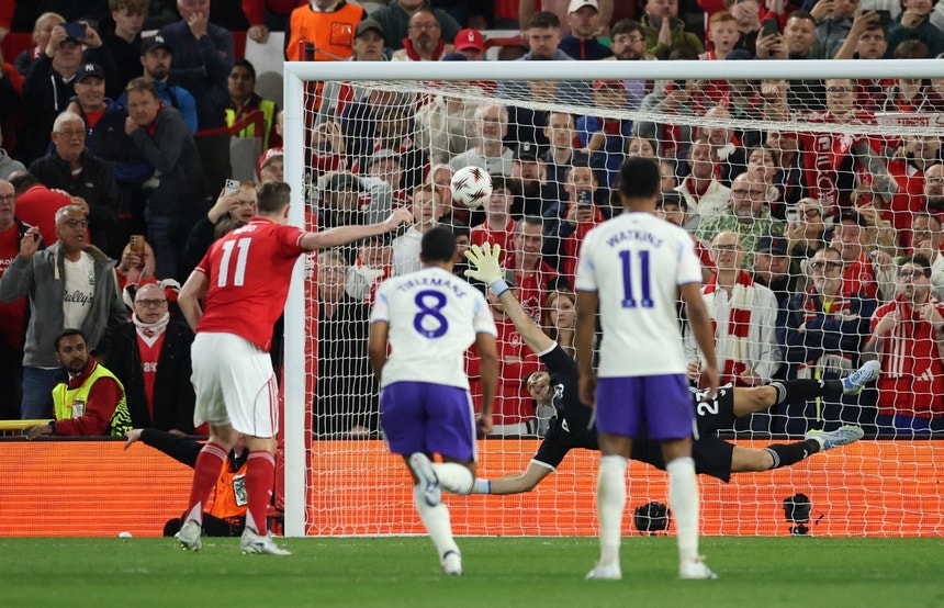 Nottingham Forest bate Aston Villa e dá passo firme rumo à final da Liga Europa