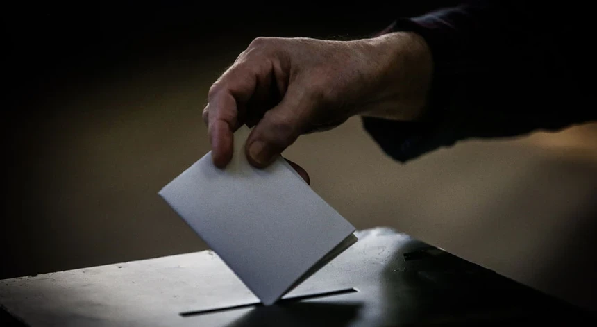 VOTE EM