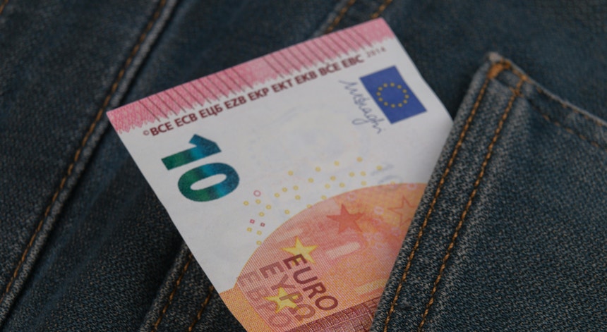 Imagem de Governo deve aprovar amanhã subida do salário mínimo para 920 euros