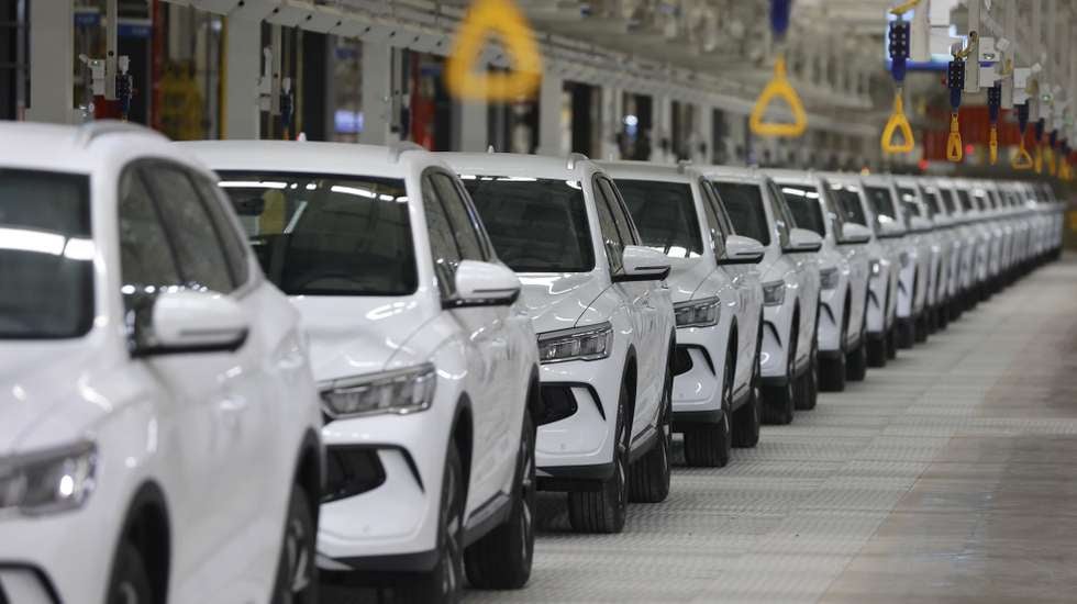 UE vai limitar importações de automóveis híbridos chineses a 350 mil por ano
