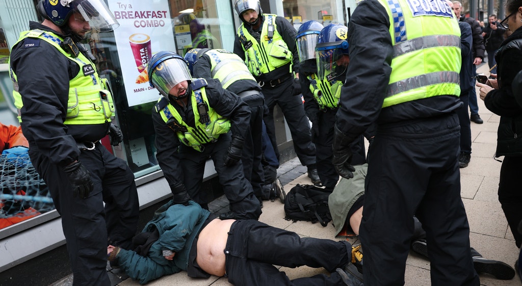 Imagem ilustrativa: A idade da violência