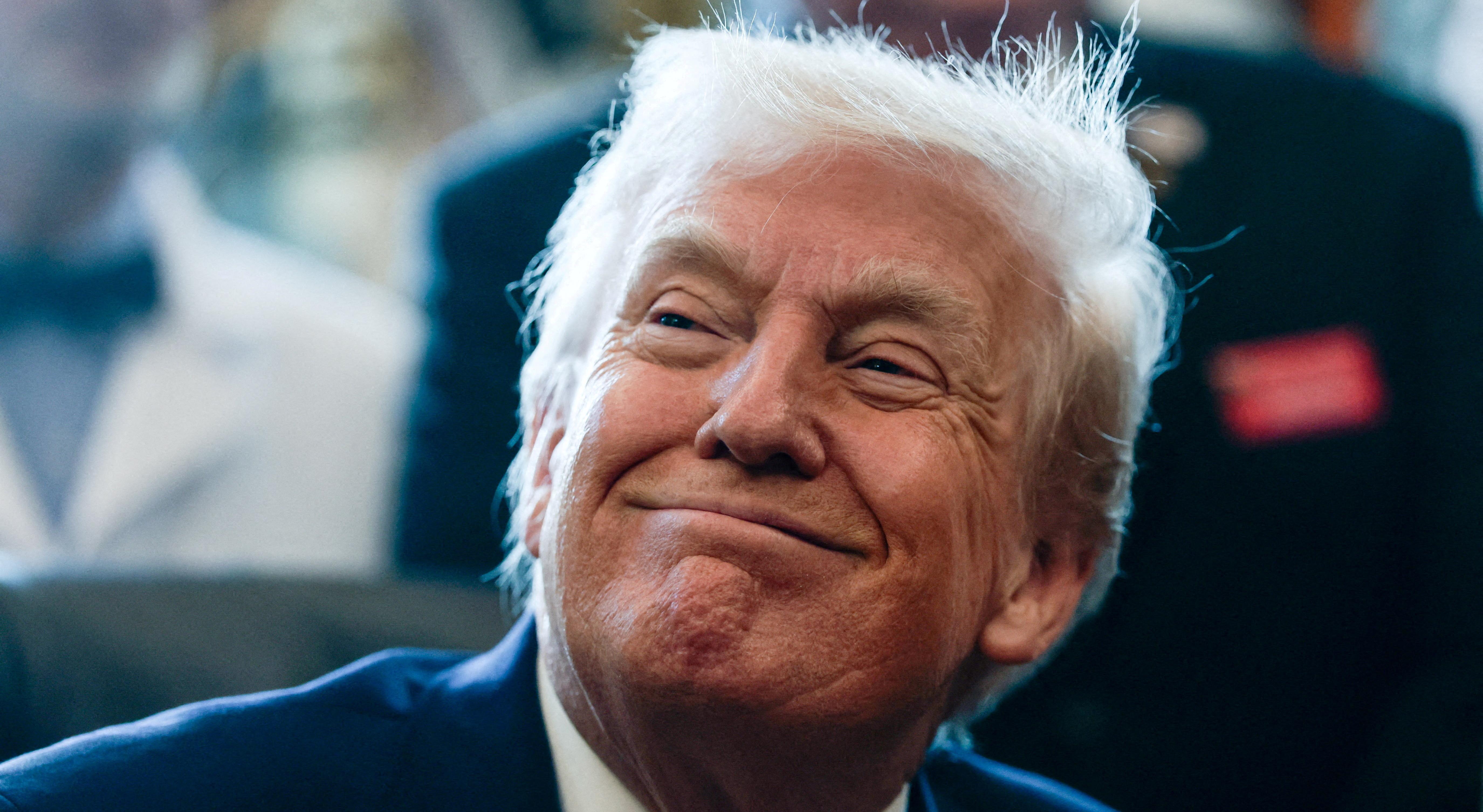 Foto de Trump entre os 16 ficheiros desaparecidos do portal sobre Epstein