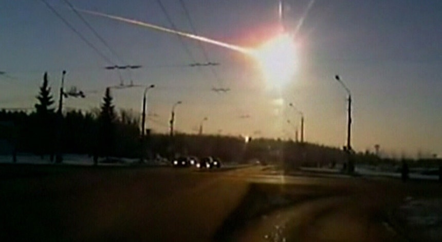 Imagem captada do meteorito que caiu na Rúissia em 2013
