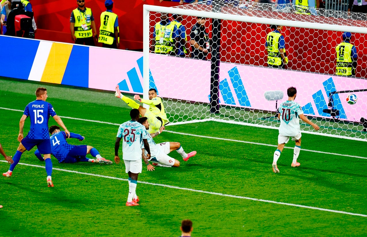 FIFA confirma através de tecnologia que bola saiu antes do golo da Croácia