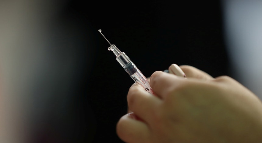 A vacina contra a gripe começa a ser administrada aos grupos de risco
