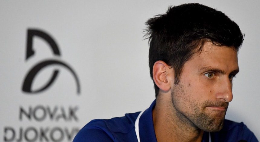Novak Djokovic bateu recorde de Roger Federer
