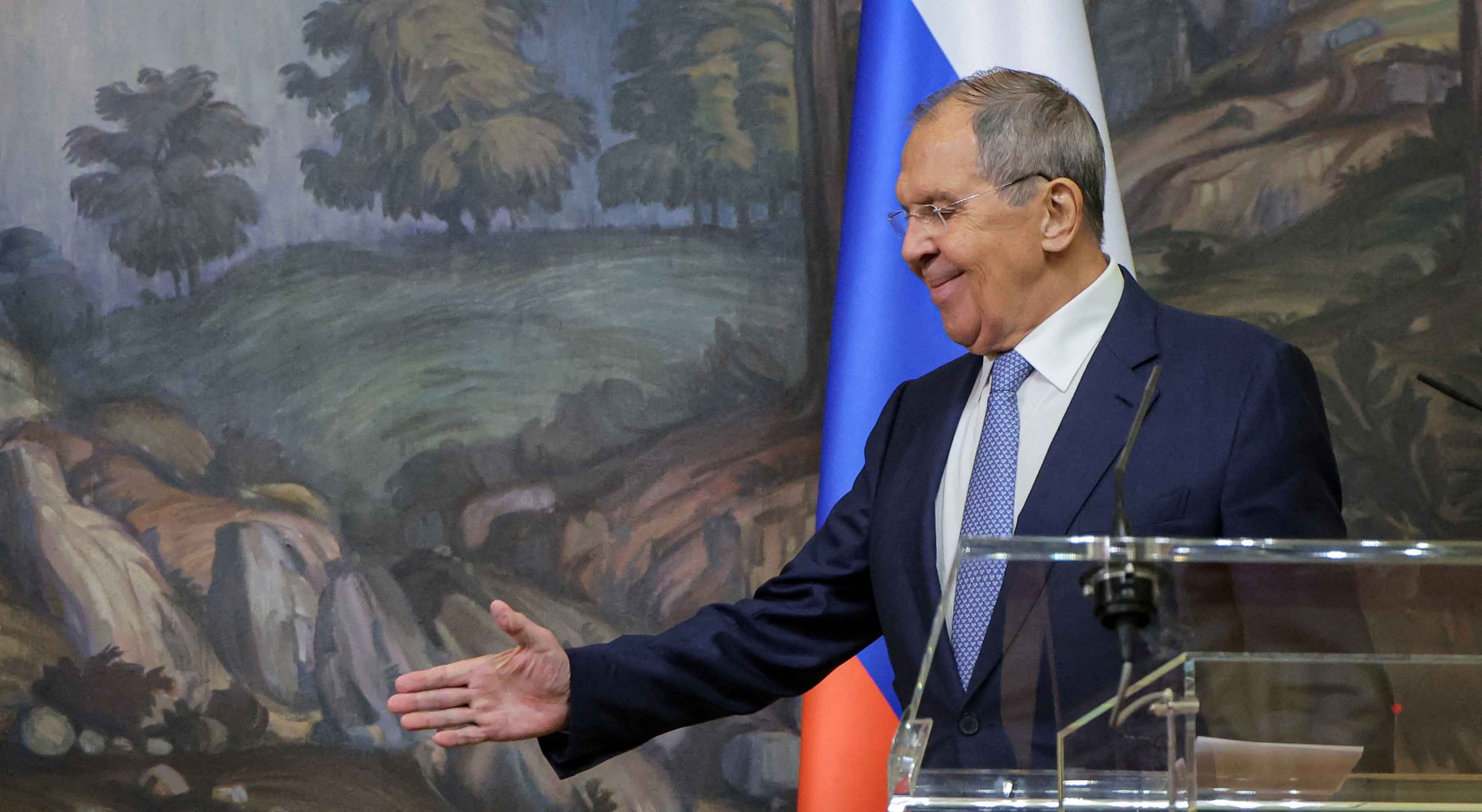 Ministro dos Negócios Estrangeiros talibã em Moscovo para encontro com Lavrov