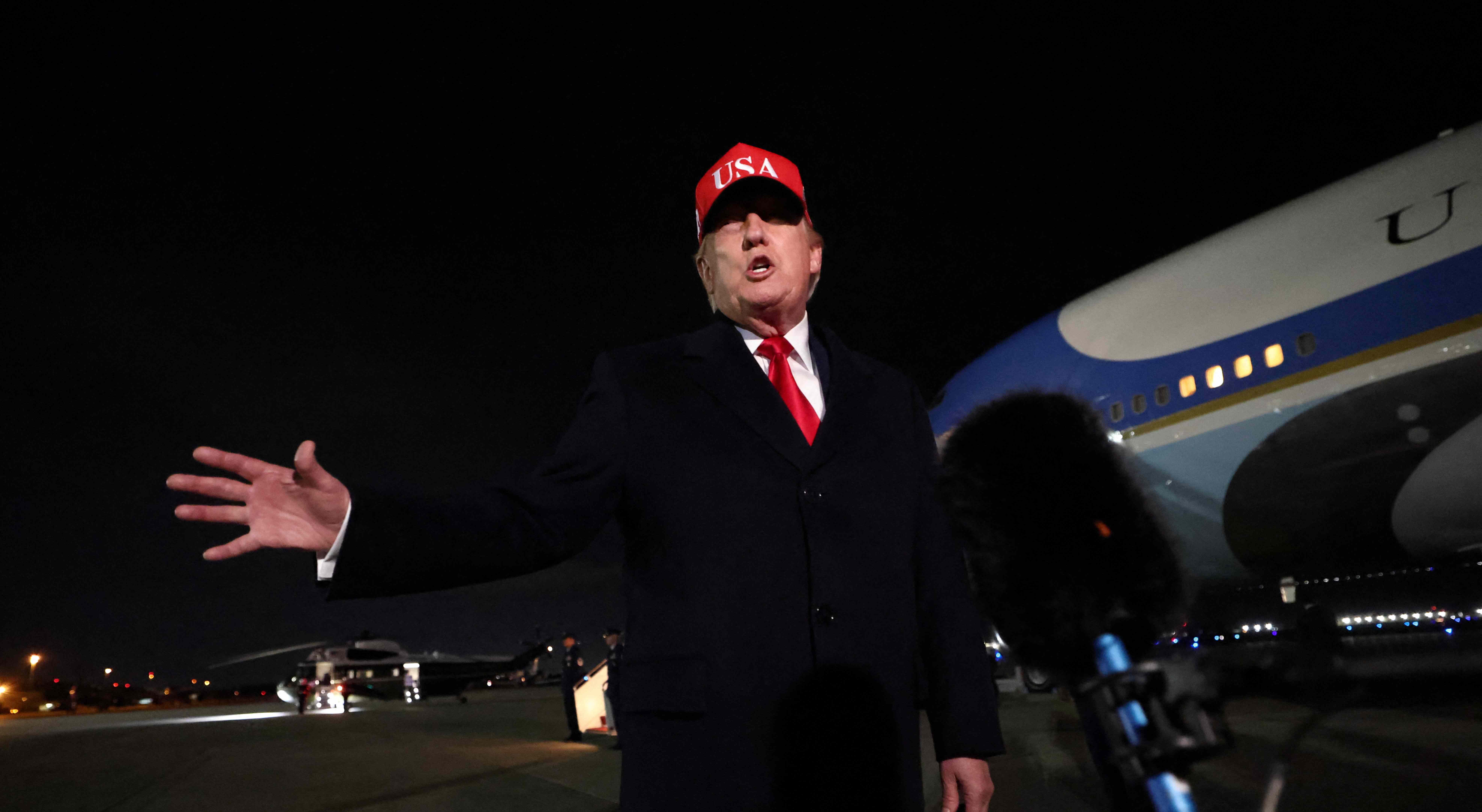 Trump avisa que navios iranianos que tentem furar bloqueio dos EUA serão "imediatamente eliminados"