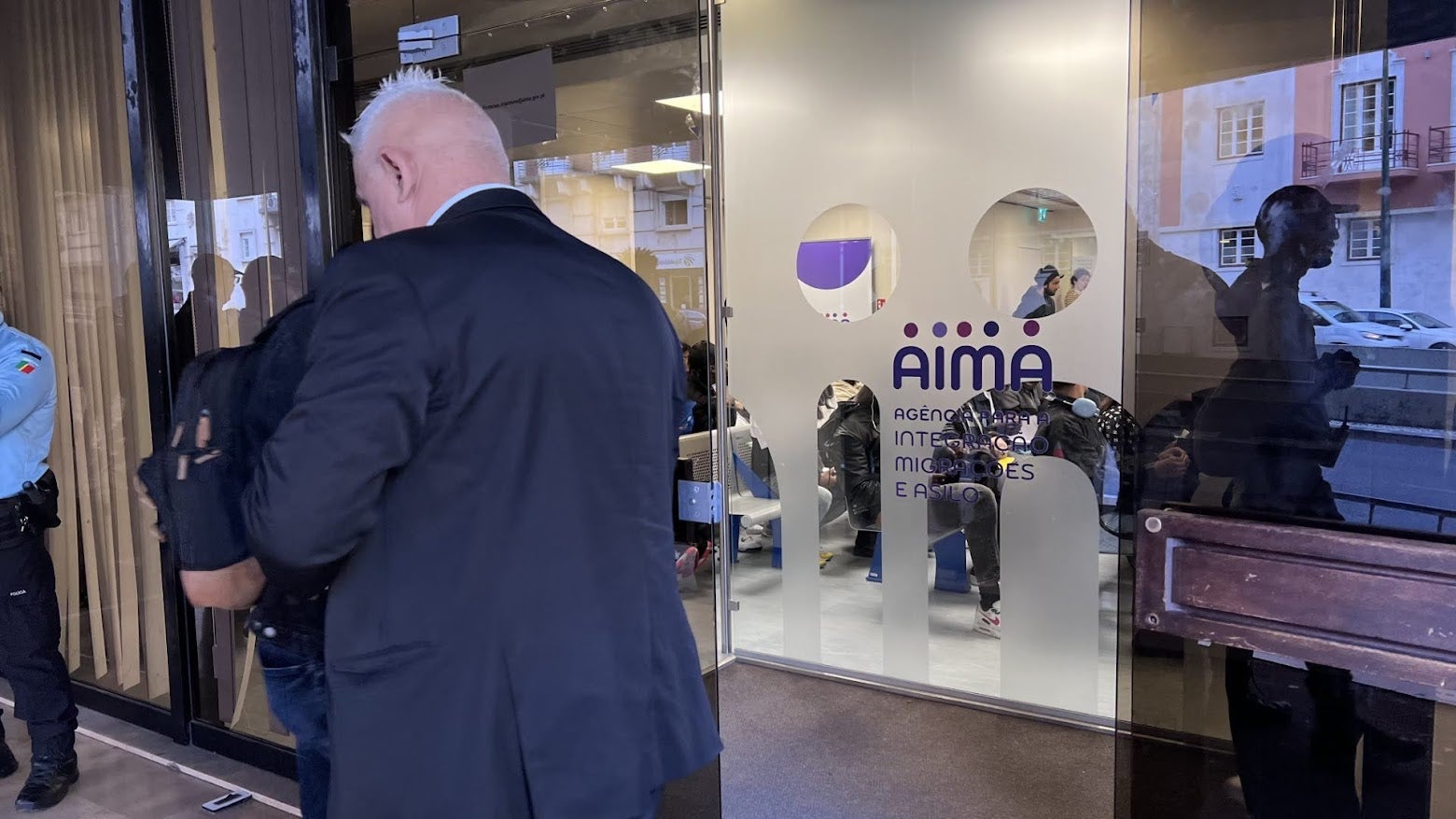 Resposta diferenciada da AIMA a membros da mesma família de brasileiros cria constrangimentos