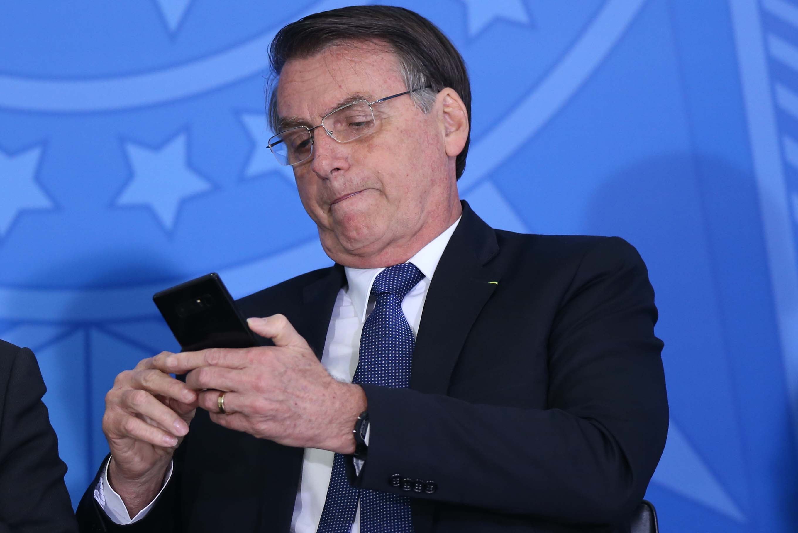 Bolsonaro bloqueia críticos em redes sociais - Vimarsana News