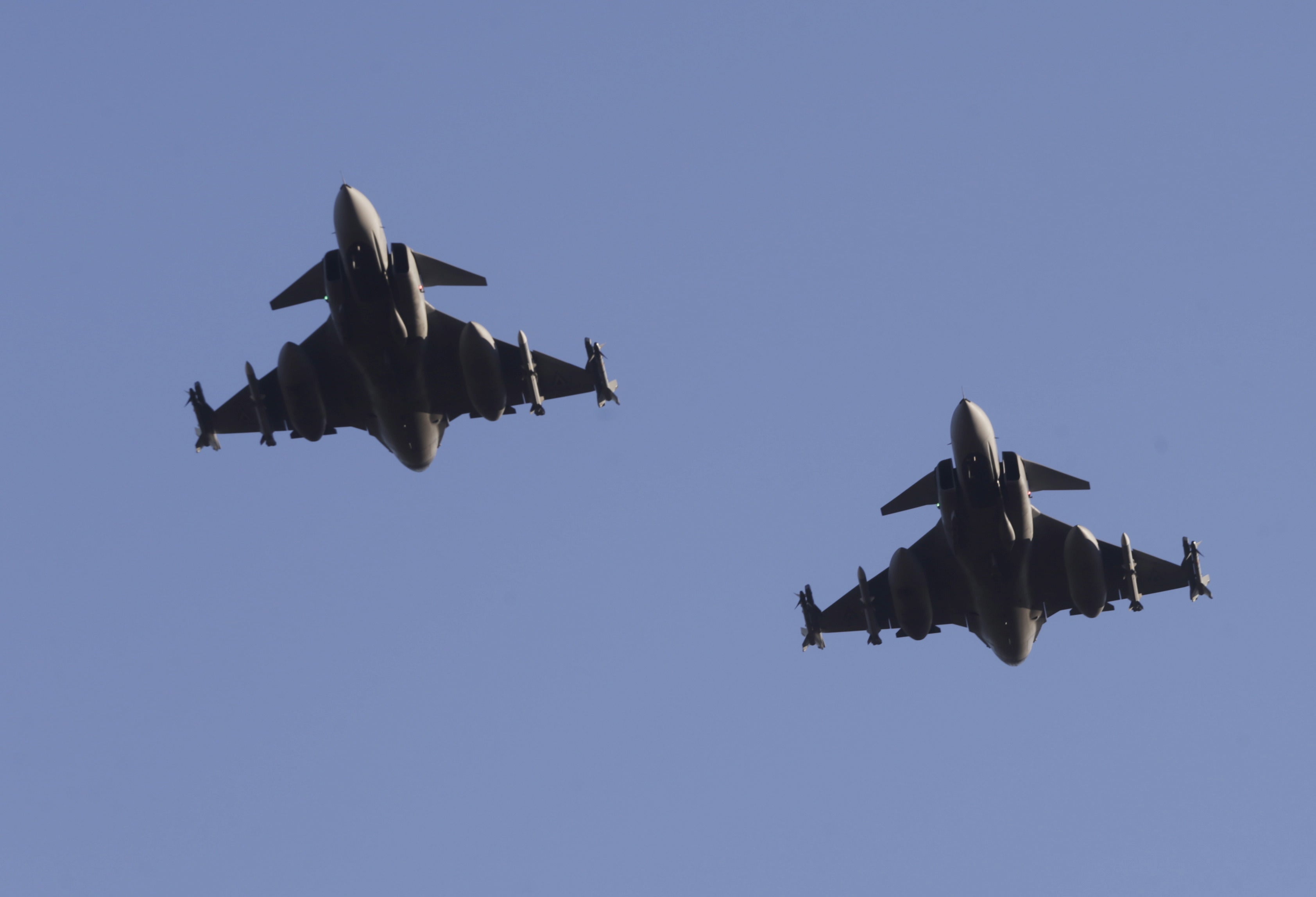 Ca&ccedil;as da NATO em voo Foto: Reuters