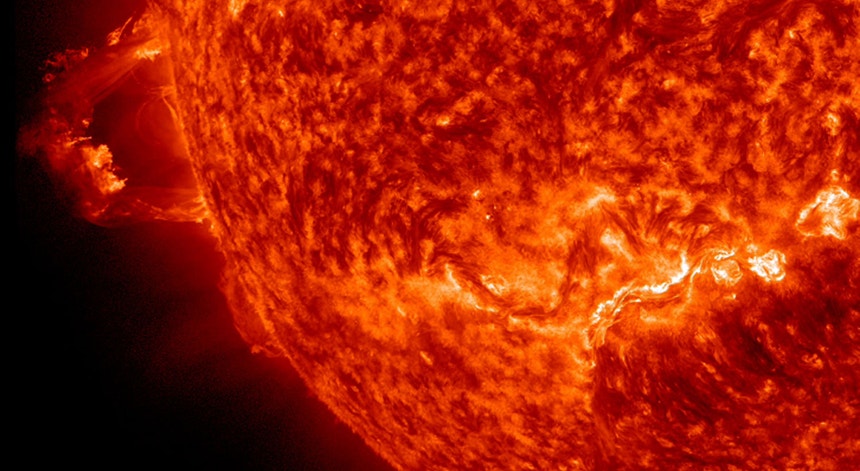 Um aspecto de duas erupções solares
