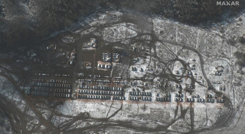 Imagens satélite das tendas militares em Yelnya, a 260 quilómetros da fronteira ucraniana
