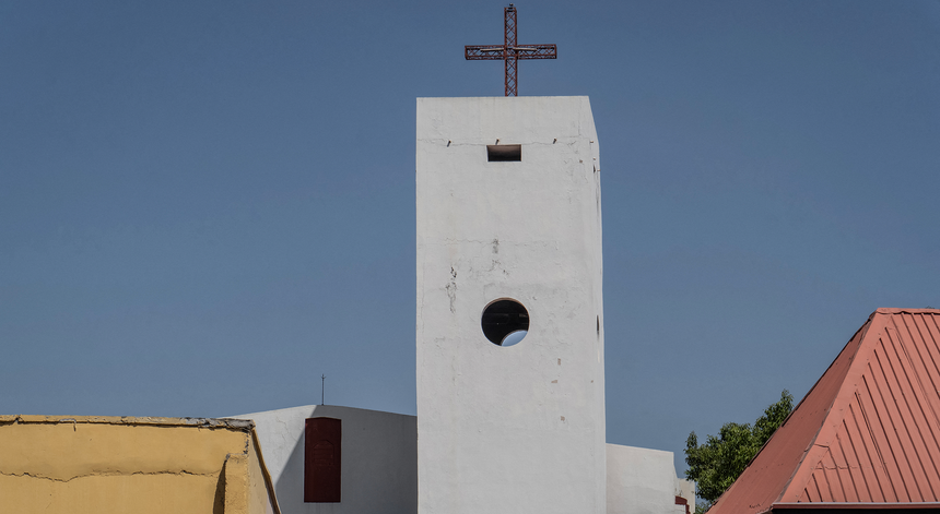 Imagem de Mais de 200 crianças e 12 professores raptados em ataque a escola católica na Nigéria